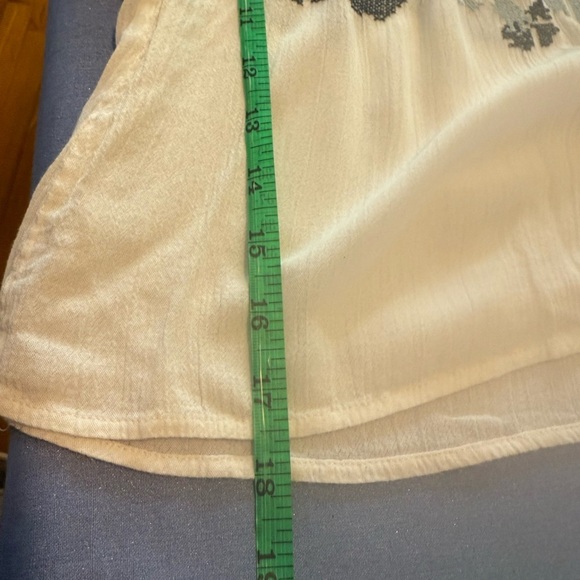 Embroidered Floral Blouse - Picture 5 of 5